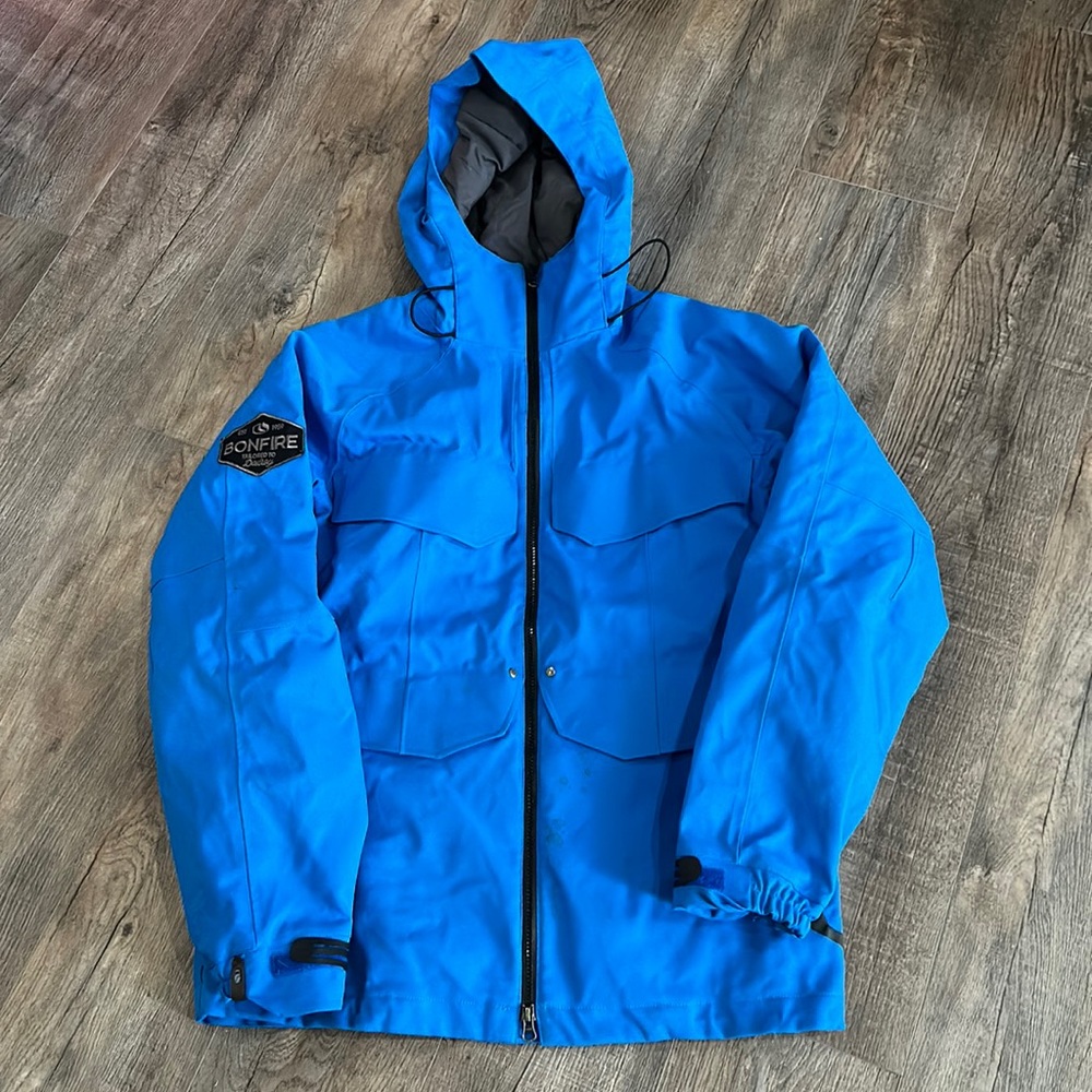 Bonfire Size Large ski/snowboard jacket. Zip lining. Lots of pockets. GUC.